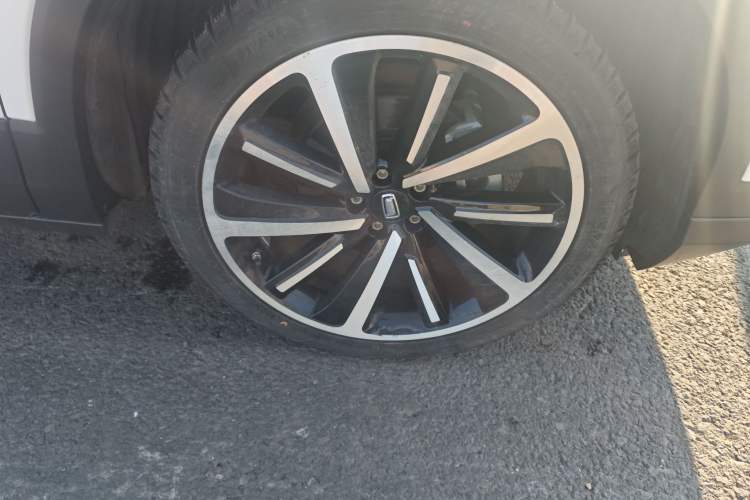 Used Bestune T77 2020 PRO 280 TID Automatic Prestige Model Right Front Wheel Hub
