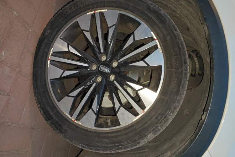 Used Bestune T77 2020 PRO 280 TID Automatic Luxury Model Right Front Wheel Hub