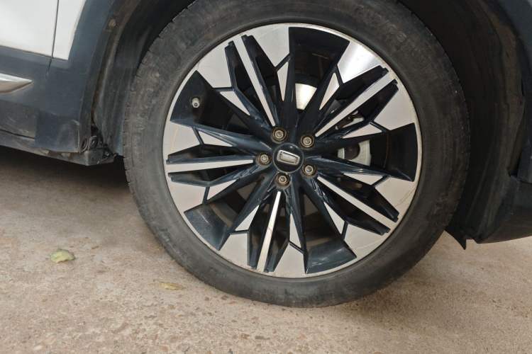 Used Bestune T77 2020 PRO 280 TID Automatic Luxury Model Right Front Wheel Hub