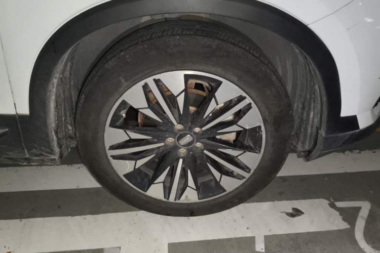 Used Bestune T77 2020 PRO 280 TID Automatic Luxury Model Right Front Wheel Hub