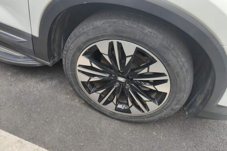 Used Bestune T77 2020 PRO 280 TID Automatic Luxury Model Right Front Wheel Hub
