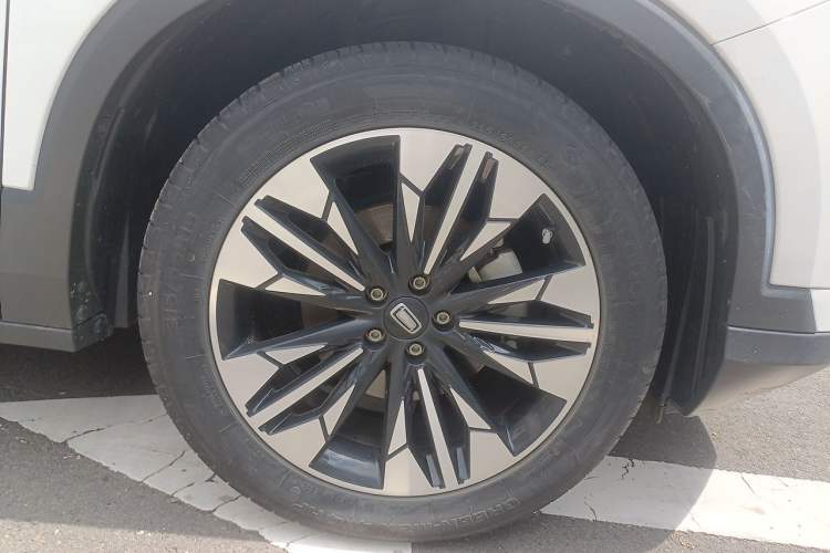 Used Bestune T77 2020 PRO 280 TID Automatic Luxury Model Right Front Wheel Hub