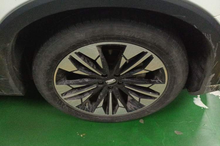 Used Bestune T77 2020 PRO 280 TID Automatic Luxury Model Right Front Wheel Hub