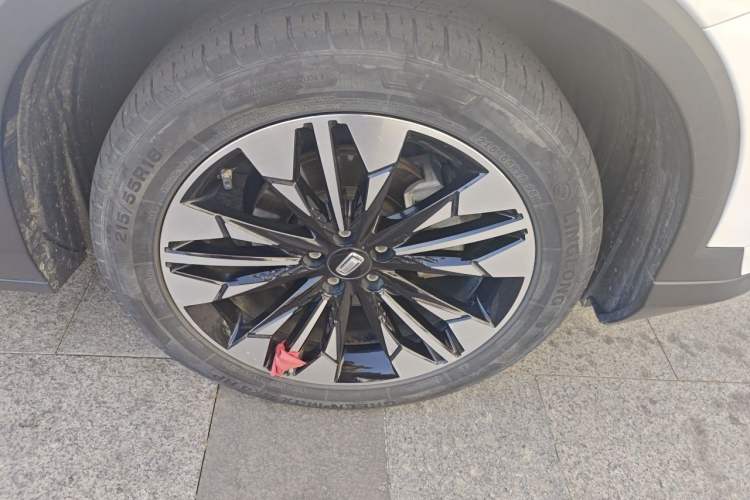 Used Bestune T77 2020 PRO 280 TID Automatic Luxury Model Right Front Wheel Hub