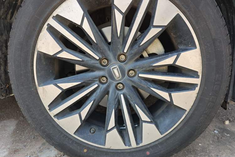 Used Bestune T77 2020 PRO 280 TID Automatic Luxury Model Right Front Wheel Hub