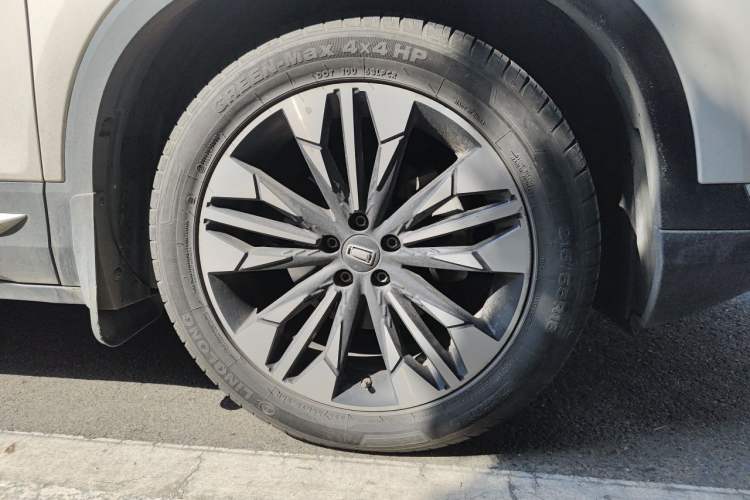 Used Bestune T77 2020 PRO 280 TID Automatic Luxury Model Right Front Wheel Hub