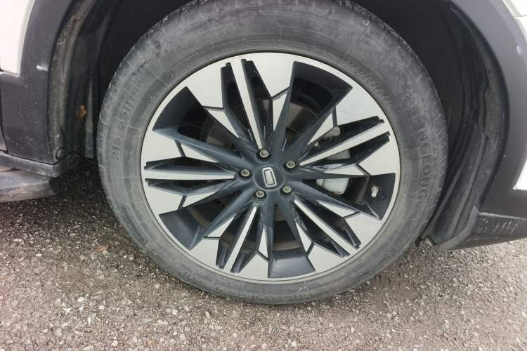 Used Bestune T77 2020 PRO 280 TID Automatic Luxury Model Right Front Wheel Hub