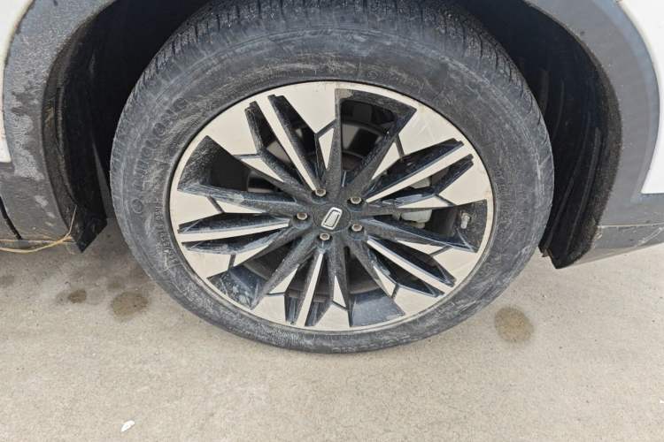 Used Bestune T77 2020 PRO 280 TID Automatic Luxury Model Right Front Wheel Hub