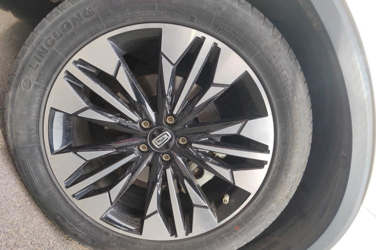 Used Bestune T77 2020 PRO 280 TID Automatic Luxury Model Right Front Wheel Hub