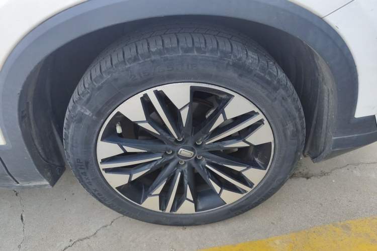 Used Bestune T77 2020 PRO 280 TID Automatic Luxury Model Right Front Wheel Hub