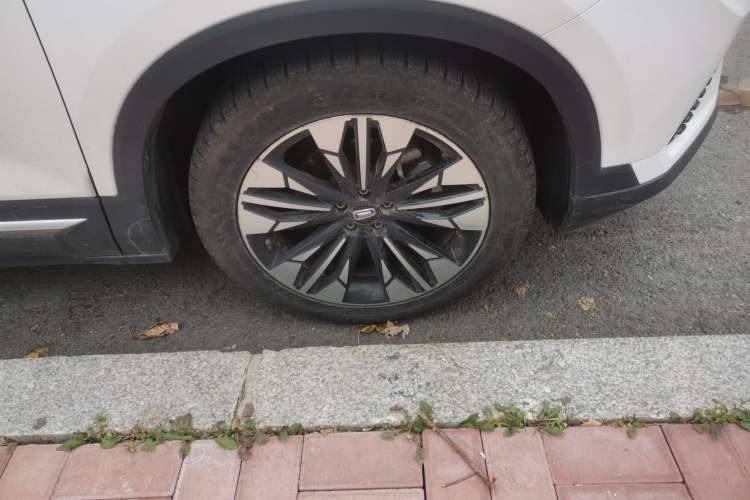 Used Bestune T77 2020 PRO 280 TID Automatic Luxury Model Right Front Wheel Hub
