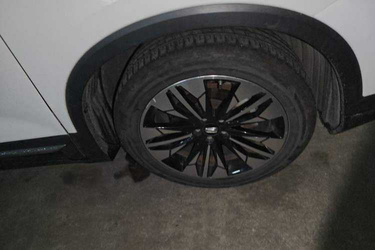 Used Bestune T77 2020 PRO 280 TID Automatic Luxury Model Right Front Wheel Hub