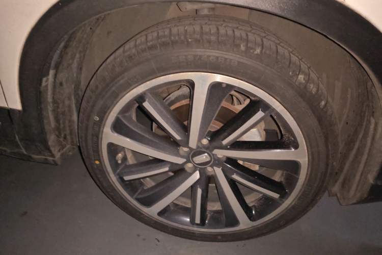 Used Bestune T77 2020 PRO 280 TID Automatic Prestige Model Right Front Wheel Hub
