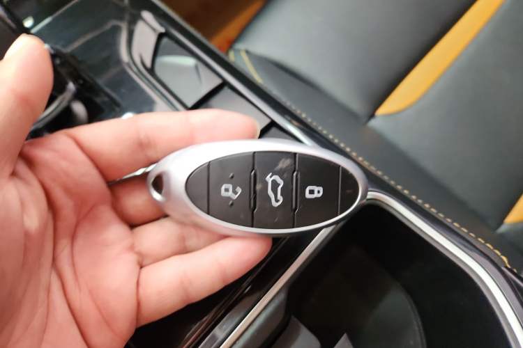 Used Bestune T77 2020 PRO 280 TID Automatic Luxury Model Vehicle Key
