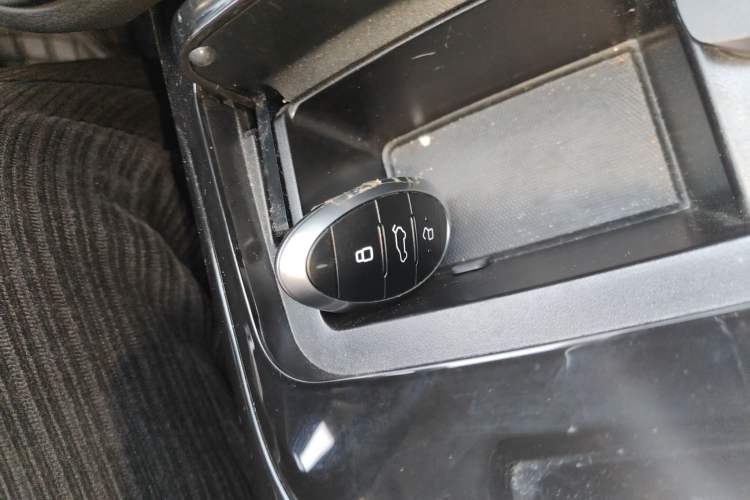 Used Bestune T77 2020 PRO 280 TID Automatic Luxury Model Vehicle Key