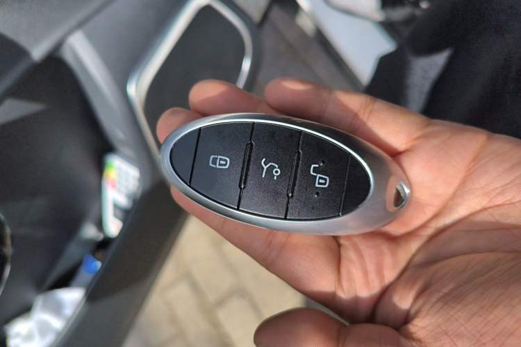 Used Bestune T77 2020 PRO 280 TID Automatic Luxury Model Vehicle Key