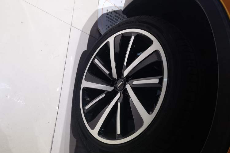 Used Bestune T77 2020 PRO 280 TID Automatic Prestige Model Exterior 4