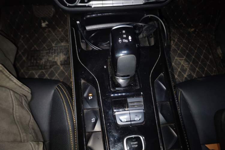Used Bestune T77 2020 PRO 280 TID Automatic Luxury Model Gear Lever