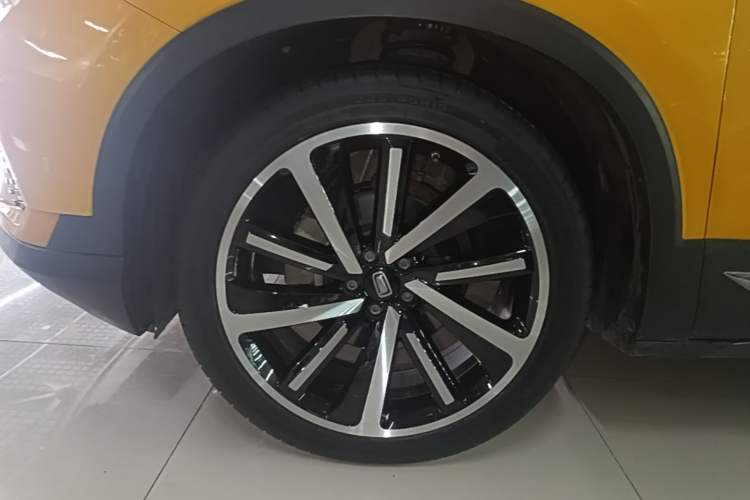 Used Bestune T77 2020 PRO 280 TID Automatic Prestige Model Left Front Wheel Hub