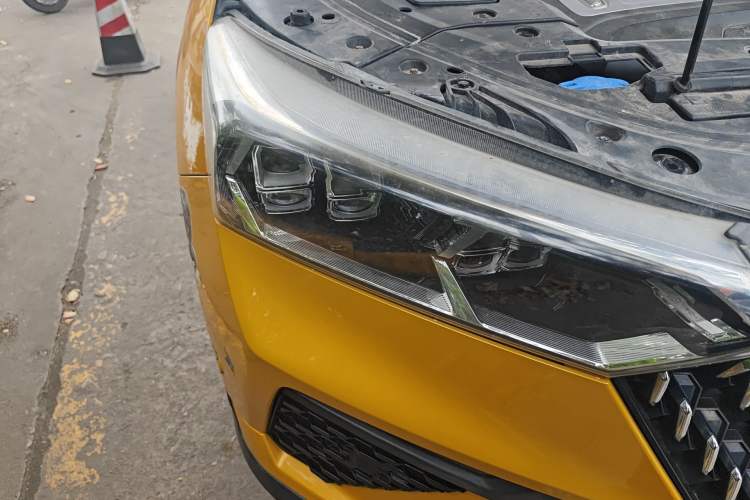 Used Bestune T77 2020 PRO 280 TID Automatic Prestige Model Right Front Headlight