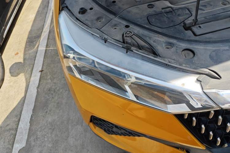 Used Bestune T77 2020 PRO 280 TID Automatic Elite Model Right Front Headlight