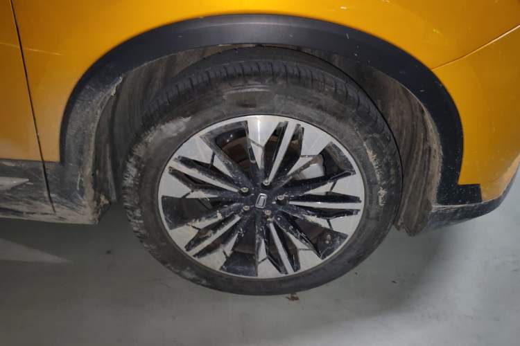 Used Bestune T77 2020 PRO 280 TID Automatic Luxury Model Right Front Wheel Hub