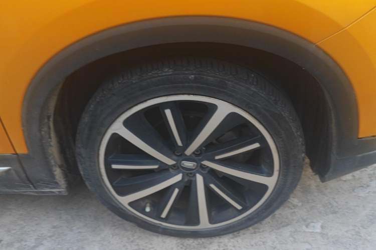 Used Bestune T77 2020 PRO 280 TID Automatic Prestige Model Right Front Wheel Hub
