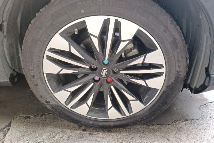 Used Bestune T77 2020 PRO 280 TID Automatic Luxury Model Right Front Wheel Hub