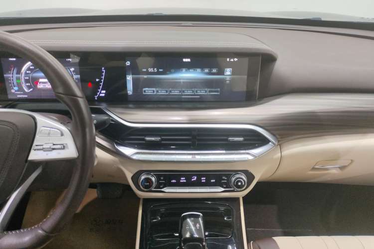 Used Bestune T77 2021 PRO 280 TID Automatic Luxury Model Audio And AC Panel