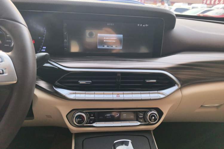 Used Bestune T77 2021 PRO 280 TID Automatic Luxury Model Audio And AC Panel