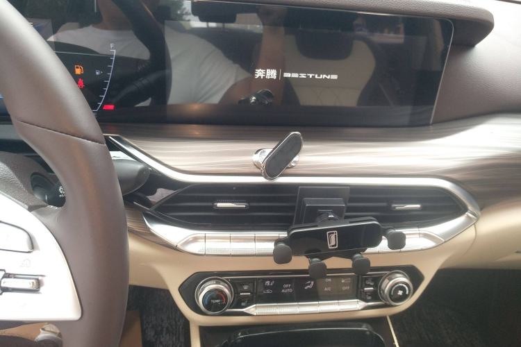 Used Bestune T77 2021 PRO 280 TID Automatic Luxury Model Audio And AC Panel