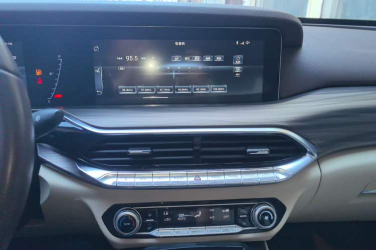 Used Bestune T77 2021 PRO 280 TID Automatic Luxury Model Audio And AC Panel