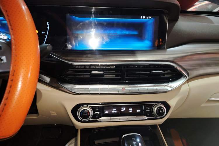 Used Bestune T77 2021 PRO 280 TID Automatic Luxury Model Audio And AC Panel