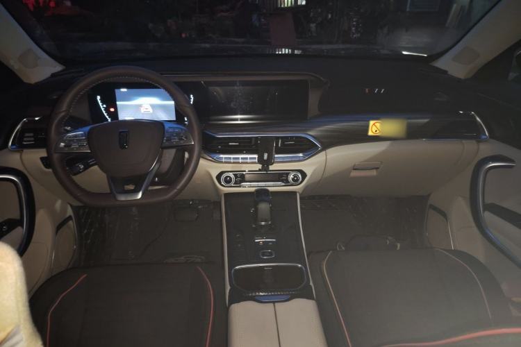 Used Bestune T77 2021 PRO 280 TID Automatic Luxury Model Center Console