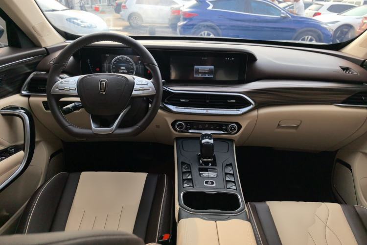 Used Bestune T77 2021 PRO 280 TID Automatic Luxury Model Center Console