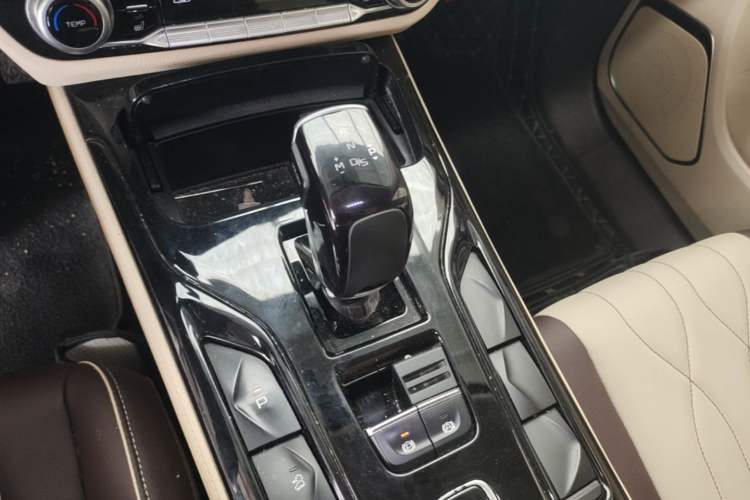 Used Bestune T77 2021 PRO 280 TID Automatic Luxury Model Gear Lever