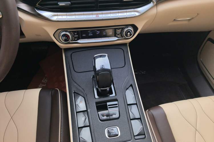 Used Bestune T77 2021 PRO 280 TID Automatic Luxury Model Gear Lever