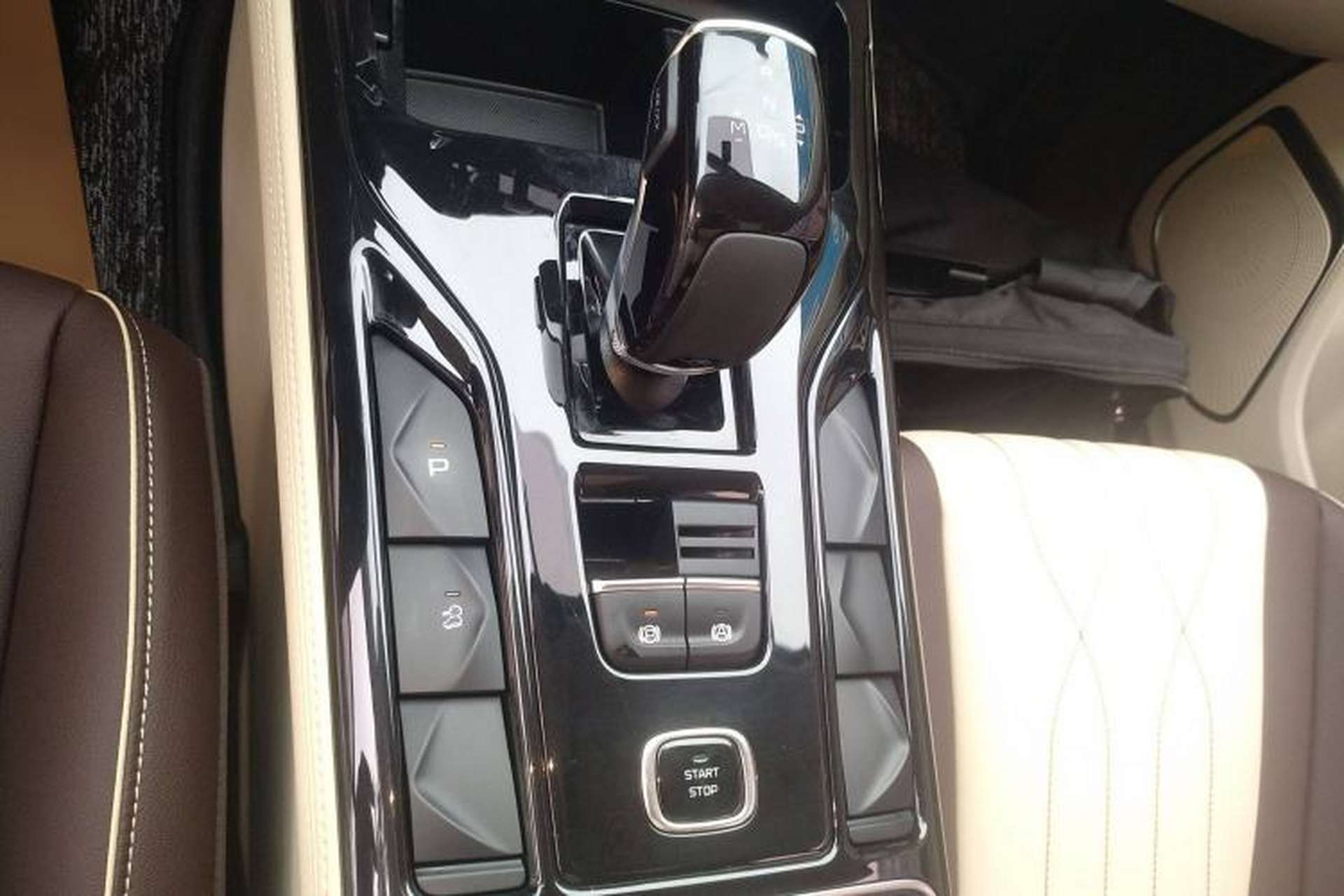 Used Bestune T77 2021 PRO 280 TID Automatic Luxury Model Gear Lever