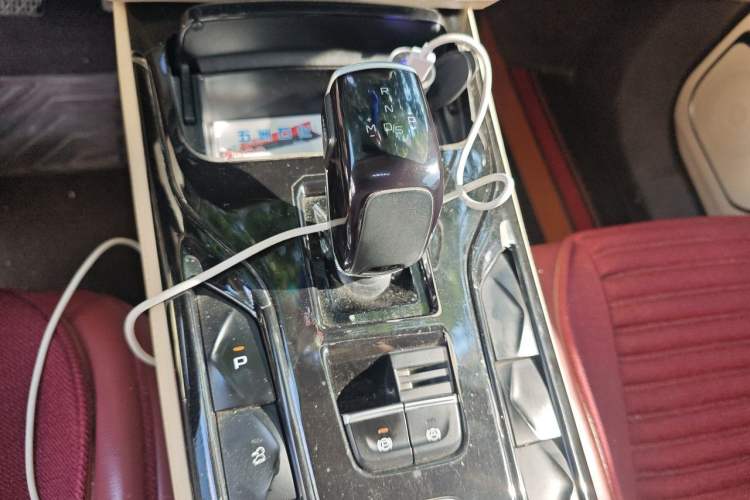 Used Bestune T77 2021 PRO 280 TID Automatic Luxury Model Gear Lever