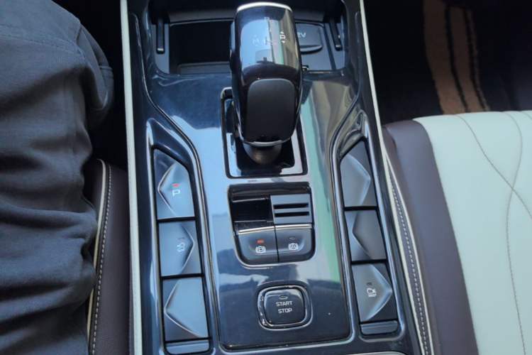 Used Bestune T77 2021 PRO 280 TID Automatic Luxury Model Gear Lever