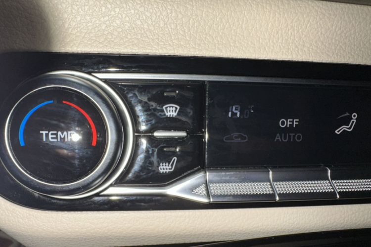 Used Bestune T77 2021 PRO 280 TID Automatic Luxury Model Interior 4