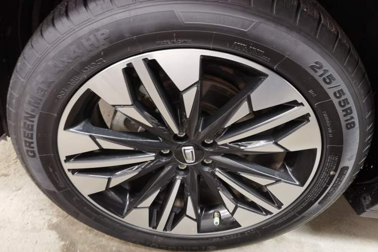 Used Bestune T77 2021 PRO 280 TID Automatic Luxury Model Left Front Wheel Hub