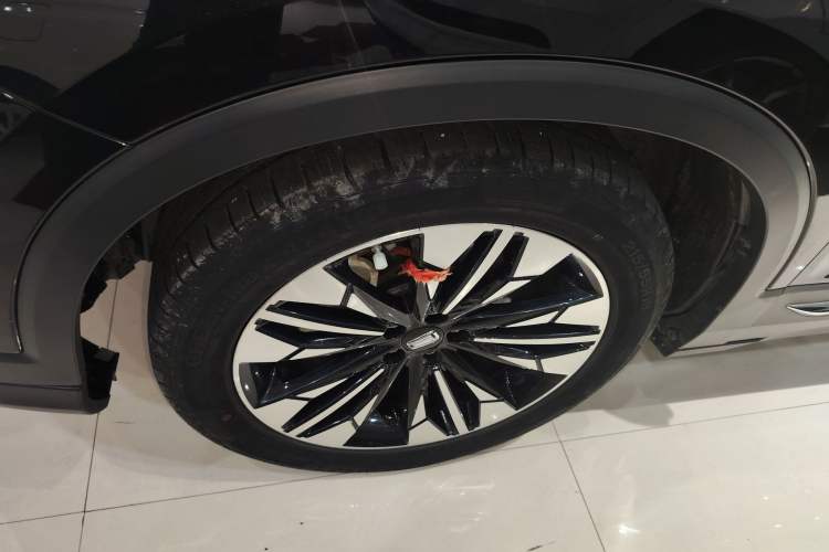 Used Bestune T77 2021 PRO 280 TID Automatic Luxury Model Left Front Wheel Hub