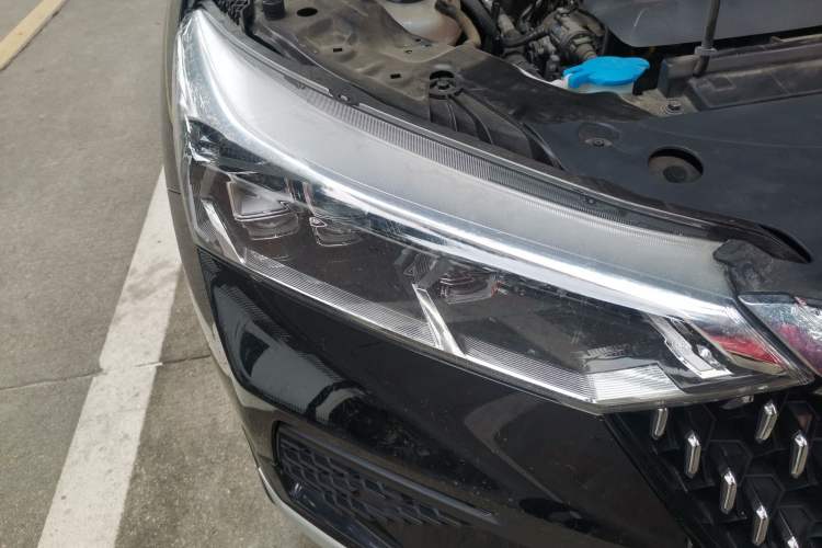 Used Bestune T77 2021 PRO 280 TID Automatic Luxury Model Right Front Headlight
