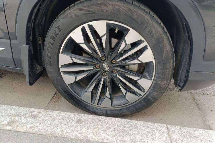 Used Bestune T77 2021 PRO 280 TID Automatic Elite Model Right Front Wheel Hub