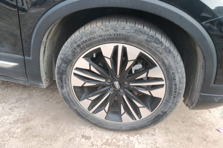 Used Bestune T77 2021 PRO 280 TID Automatic Luxury Model Right Front Wheel Hub