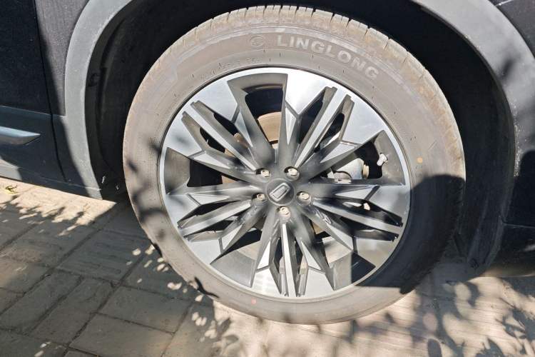 Used Bestune T77 2021 PRO 280 TID Automatic Luxury Model Right Front Wheel Hub