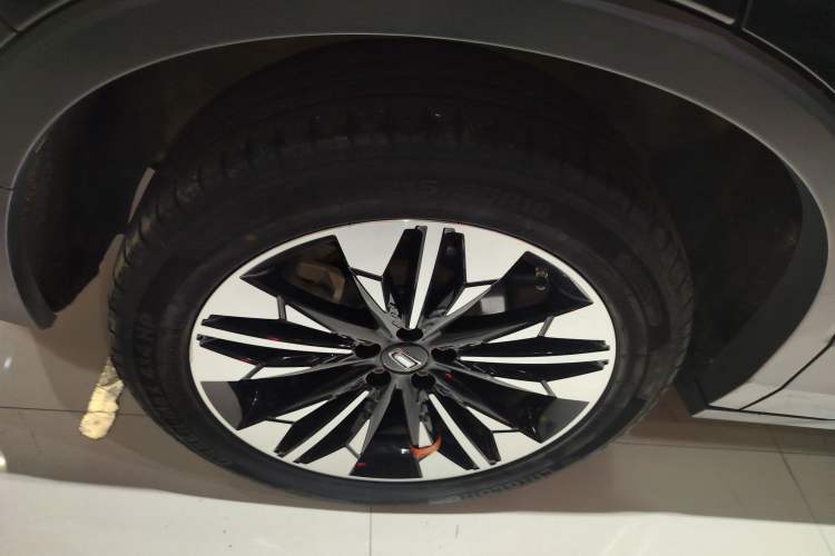 Used Bestune T77 2021 PRO 280 TID Automatic Luxury Model Right Rear Wheel Hub