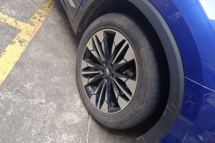 Used Bestune T77 2021 PRO 280 TID Automatic Luxury Model Right Front Wheel Hub