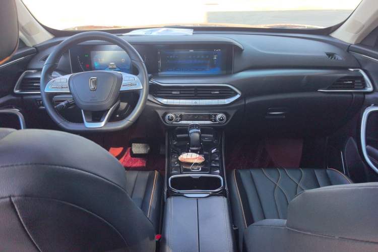 Used Bestune T77 2021 PRO 280 TID Automatic Luxury Model Interior 2
